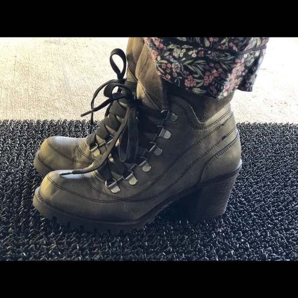 JELLYPOP WOMEN'S GRAY LACE UP HEELED FOLD DOWN JAYNE ANKLE BOOTIES SIZE 7.5 - Picture 3 of 10